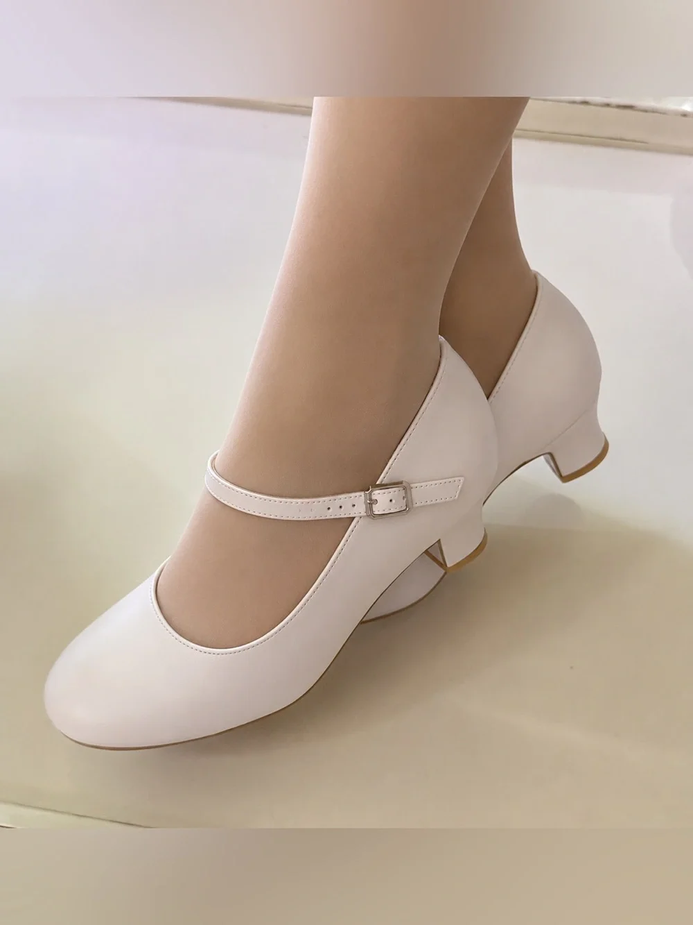Dynadans White Vegan Leather Mary Jane Pumps Size 9